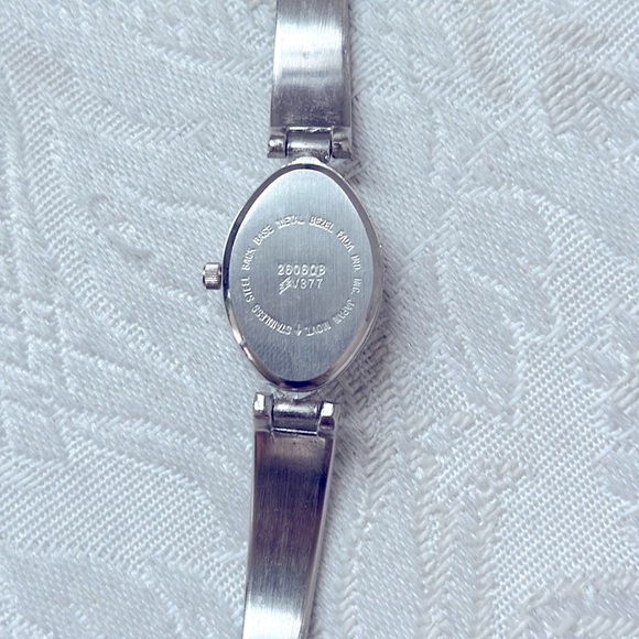 Vintage Gloria Vanderbilt Watch Women Signed Silver Tone Bracelet With Crystals - Picture 3 of 4